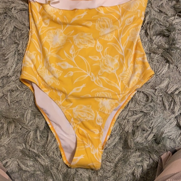 Cupshe Journey Floral Ruffle One Piece Swimsuit - Picture 4 of 6